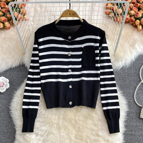 Vesta casual de dama cu nasturi alb-negru