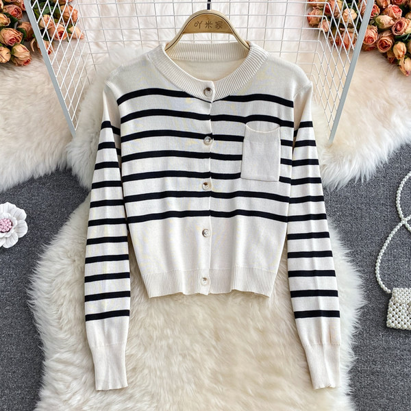 Vesta casual de dama cu nasturi alb-negru