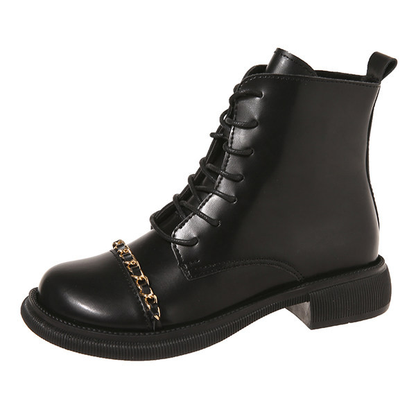 Cizme actuale din piele cu lant metalic