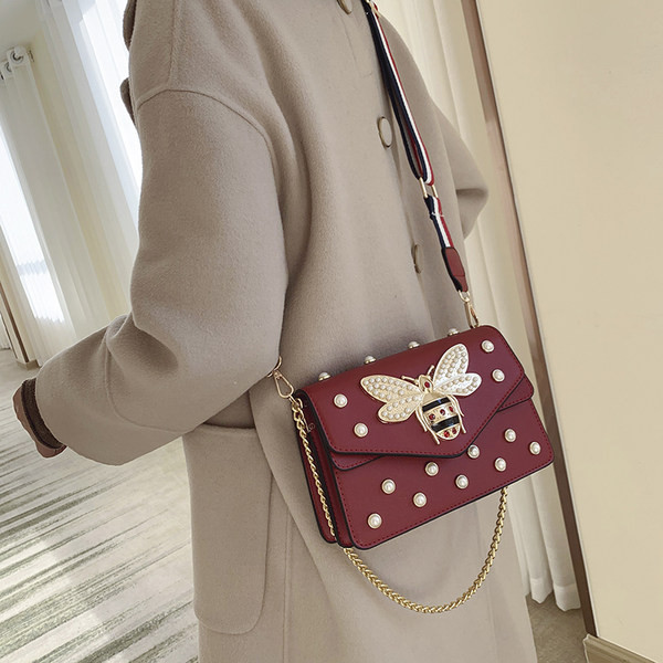 Geanta de dama model nou cu perle de decor 3D si lant metalic lung