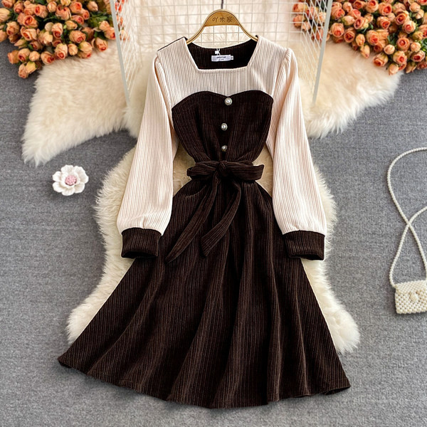 Rochie de dama din catifea cu decolteu patrat