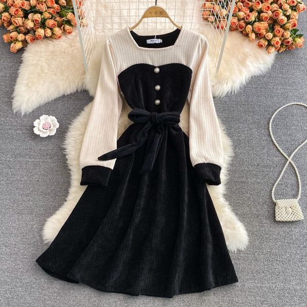 Rochie de dama din catifea cu decolteu patrat