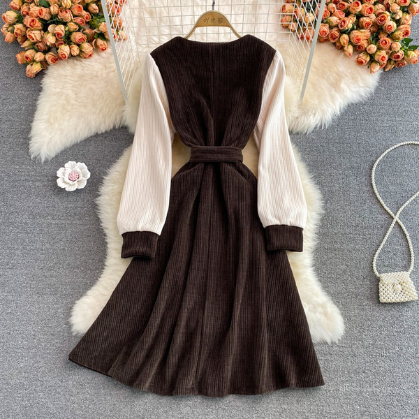 Rochie de dama din catifea cu decolteu patrat