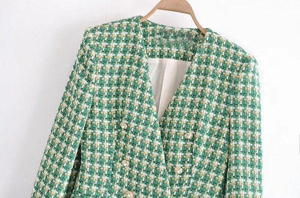 Jachetă în carouri, cu nasturi aurii