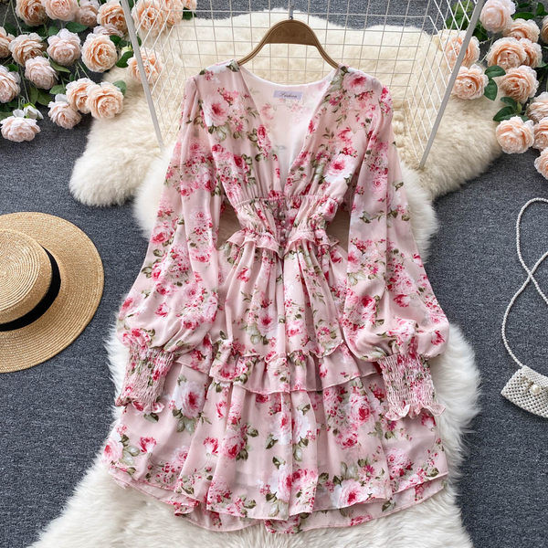 Rochie casual de dama cu model floral si decolteu spitz