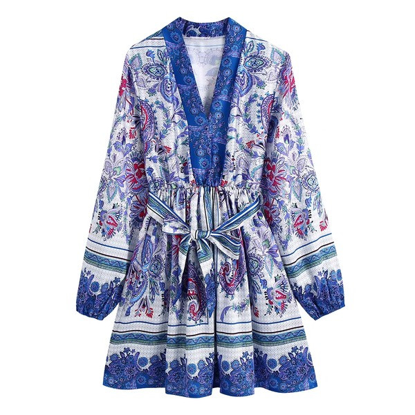 Rochie scurtă cu curea în talie și model floral