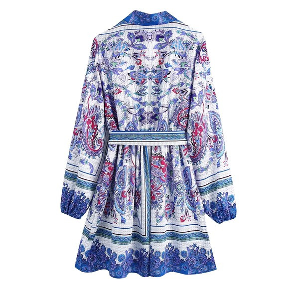 Rochie scurtă cu curea în talie și model floral