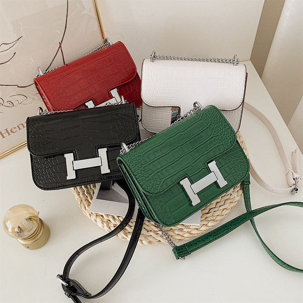 Geanta patrata de dama din piele ecologica cu element metalic