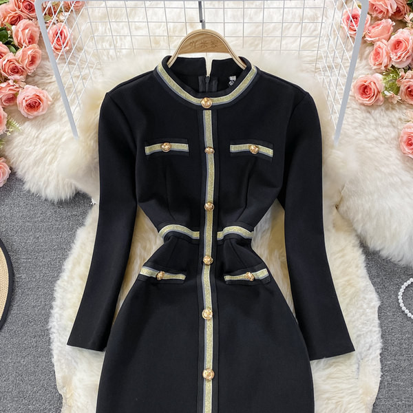 Rochie moderna de dama cu decolteu oval si maneci lungi - culoare neagra