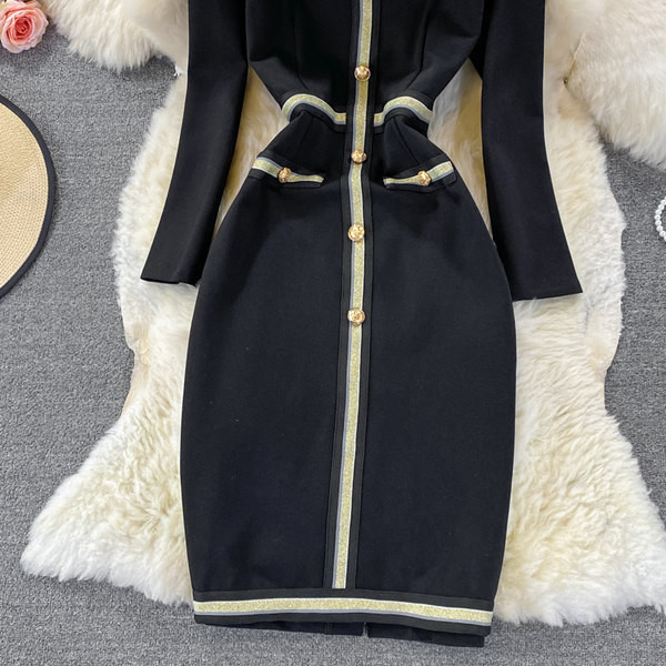 Rochie moderna de dama cu decolteu oval si maneci lungi - culoare neagra