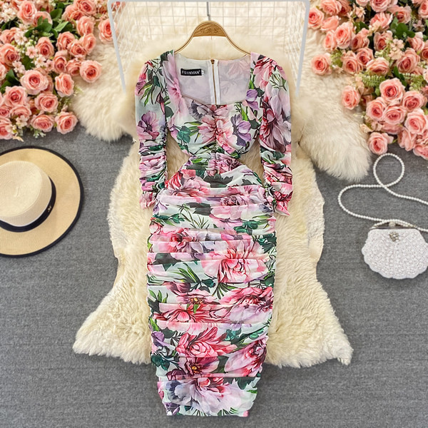 Rochie elegantă de damă, cu decolteu pătrat și model floral