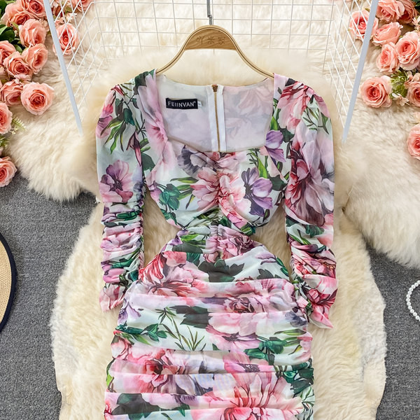 Rochie elegantă de damă, cu decolteu pătrat și model floral