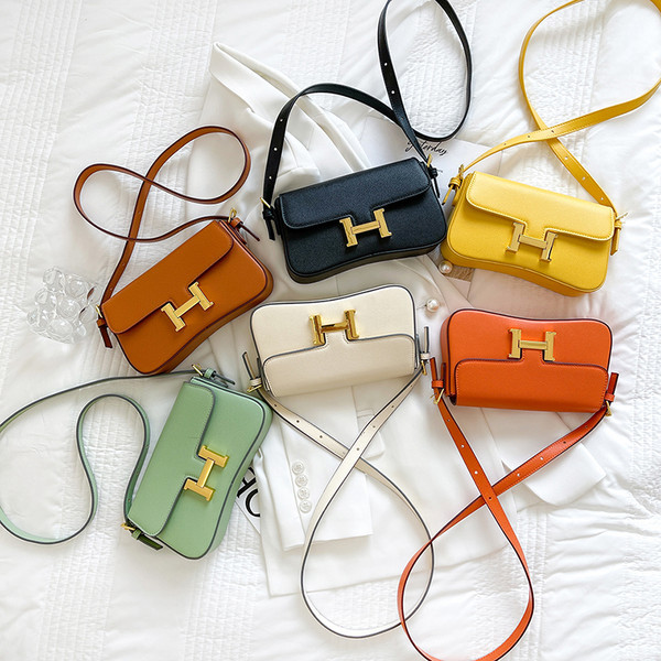 Geanta de dama cu inchidere metalica si maner lung - forma patrata