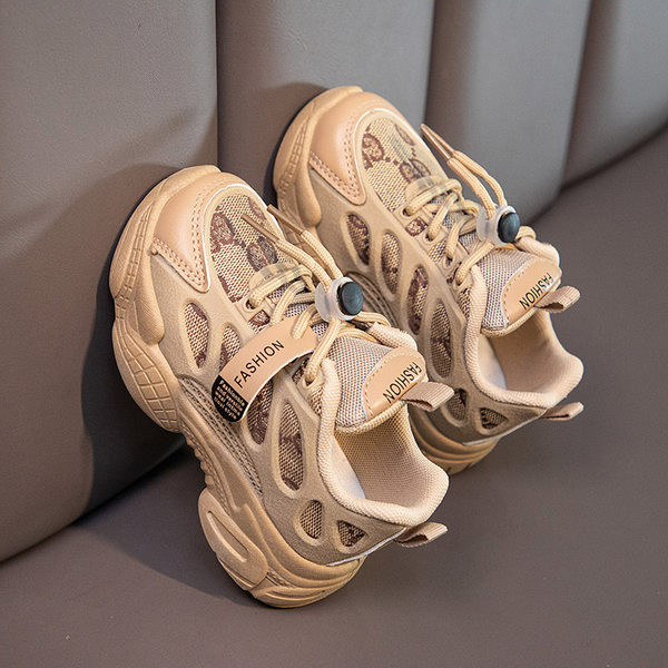 Adidași moderni cu șireturi și autocolant pentru fete