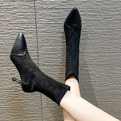 Női csizma hegyes modell sarokkal 7 cm