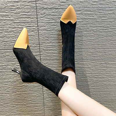 Női csizma hegyes modell sarokkal 7 cm