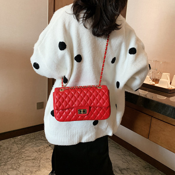 Geanta de mana din imitatie de piele cu inchidere metalica