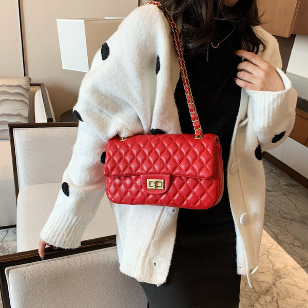 Geanta de mana din imitatie de piele cu inchidere metalica