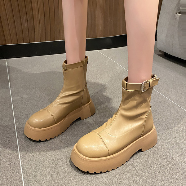 Cizme model nou cu cataramă - pentru femei