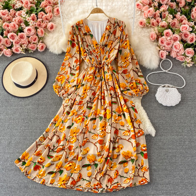 Γυναικείο μακρύ φόρεμα με λουλουδάτο μοτίβο και λαιμόκοψη spitz