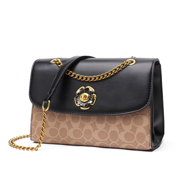 Geanta patrata pentru femei cu decor metalic 3D si maner lung