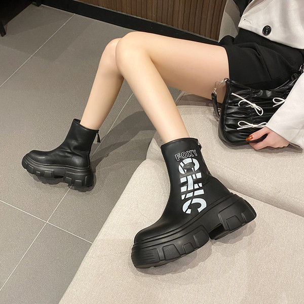 Cizme actuale cu inscripție - din piele ecologică