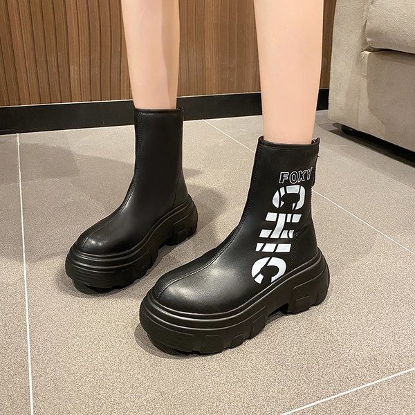 Cizme actuale cu inscripție - din piele ecologică