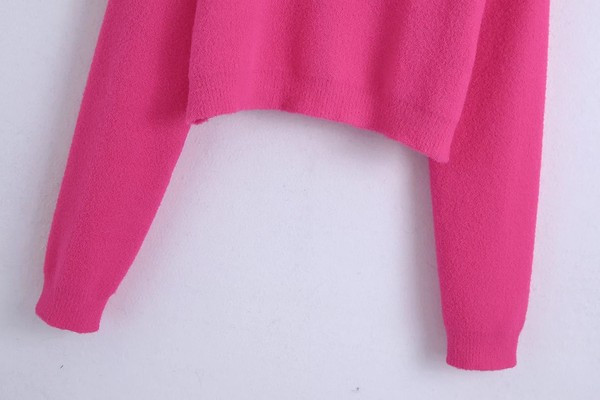 Pulover scurt de toamna din tricotat subtire