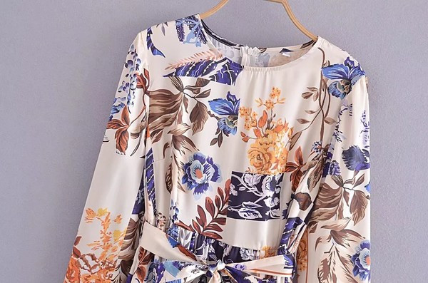 Model croiat rochie de toamna cu model floral