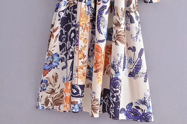 Model croiat rochie de toamna cu model floral