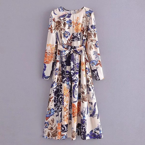 Model croiat rochie de toamna cu model floral