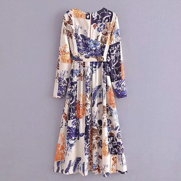 Model croiat rochie de toamna cu model floral