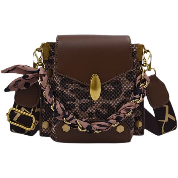 Geanta mini de dama cu imprimeu animal si inchidere metalica