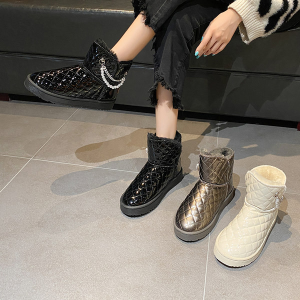 Cizme de dama din piele cu talpa plata si perle