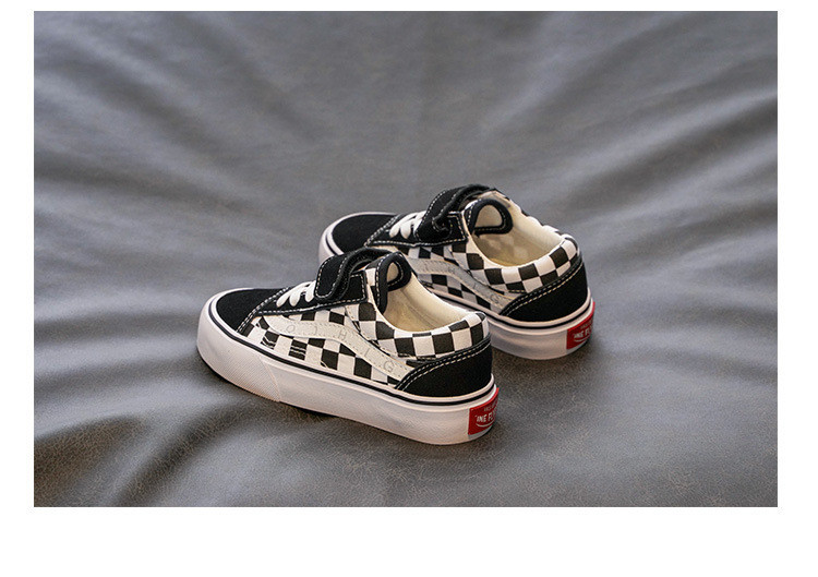 Adidași moderni pentru copii cu șireturi și autocolante pentru fete