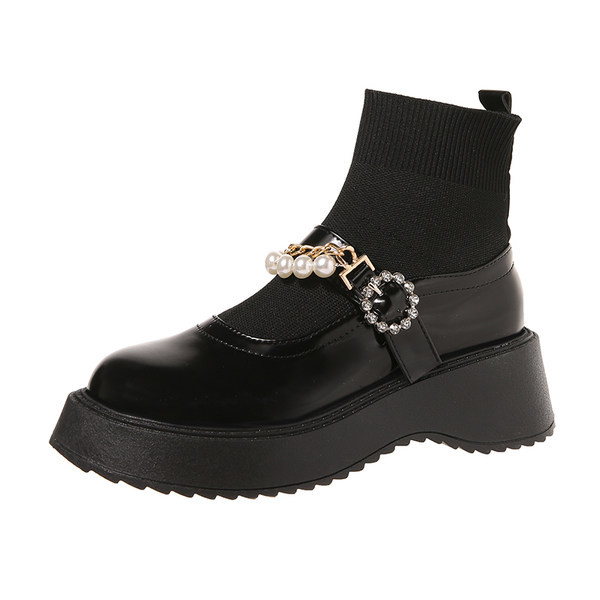 Cizme de dama actuale cu perle si lant