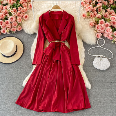 Γυναικείο μοντέρνο φόρεμα με ζώνη και λαιμόκοψη  - διαφορετικά χρώματα