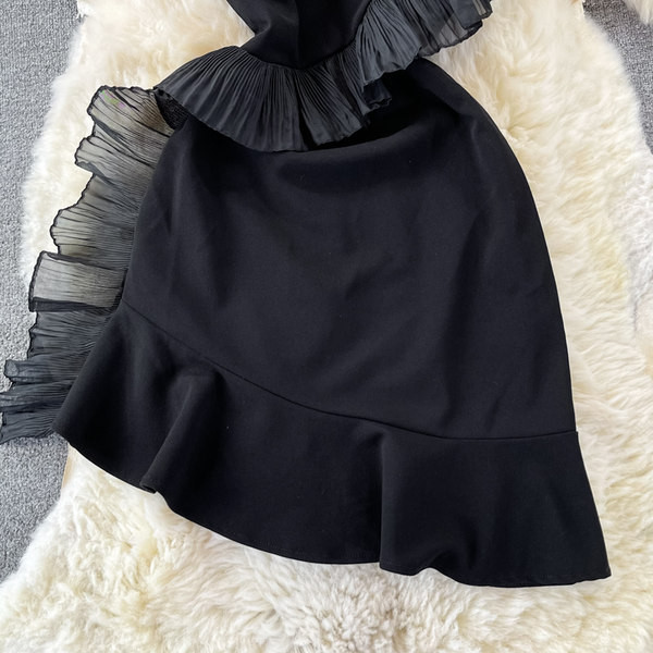 Rochie moderna de dama cu bucle si bretele subtiri