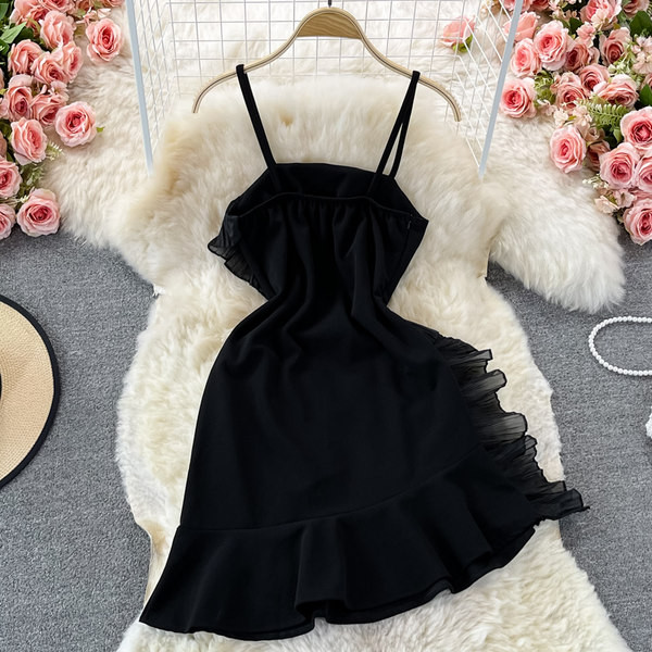 Rochie moderna de dama cu bucle si bretele subtiri