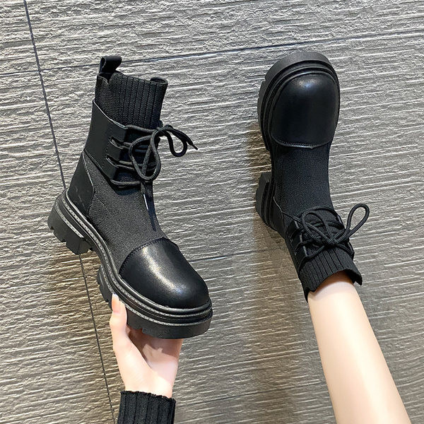 Model nou de cizme textile cu sireturi