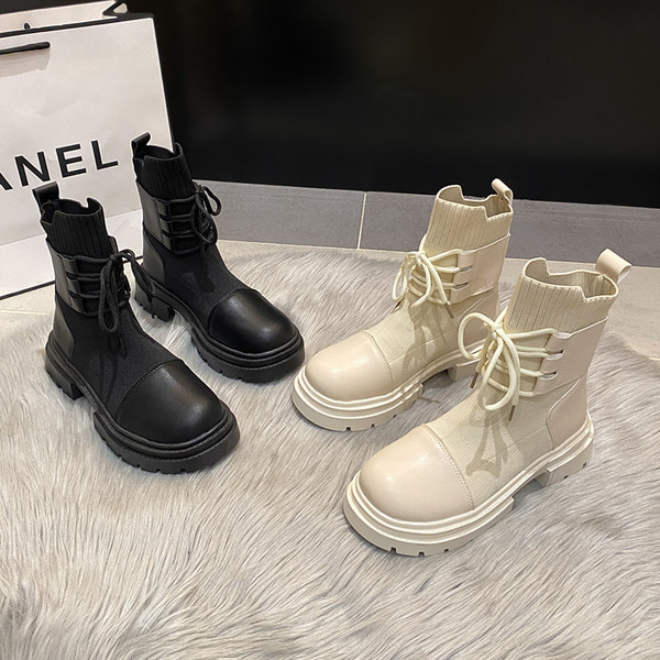 Model nou de cizme textile cu sireturi