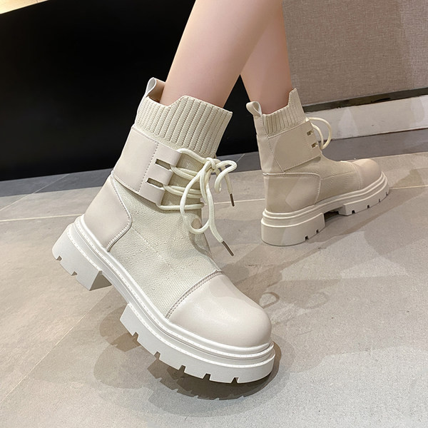 Model nou de cizme textile cu sireturi