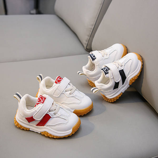 Tenisi actuali pentru copii cu autocolante pentru baieti