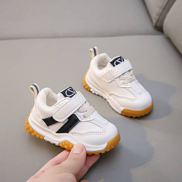 Tenisi actuali pentru copii cu autocolante pentru baieti