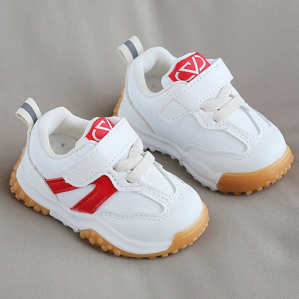 Tenisi actuali pentru copii cu autocolante pentru baieti