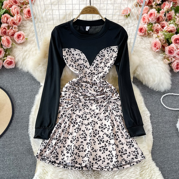 Rochie moderna de dama cu decolteu rotund si maneci lungi