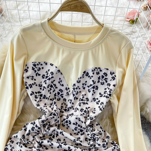 Rochie moderna de dama cu decolteu rotund si maneci lungi