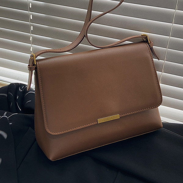 Geanta de dama model simplu din piele cu maner subtire