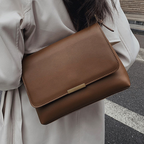 Geanta de dama model simplu din piele cu maner subtire