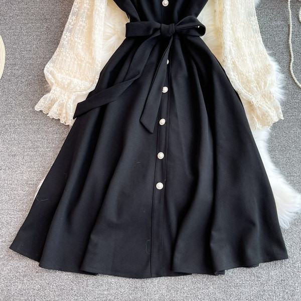 Rochie de dama moderna cu nasturi si curea de culoare neagra